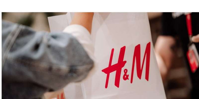 Модний гігант повертається. Де H&M планує відновити роботу своїх магазинів — перелік ТРЦ в Києві і Львові