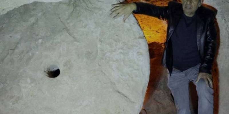 Знахідка століття. Турок виявив підземне місто віком 2 000 років під власним будинком