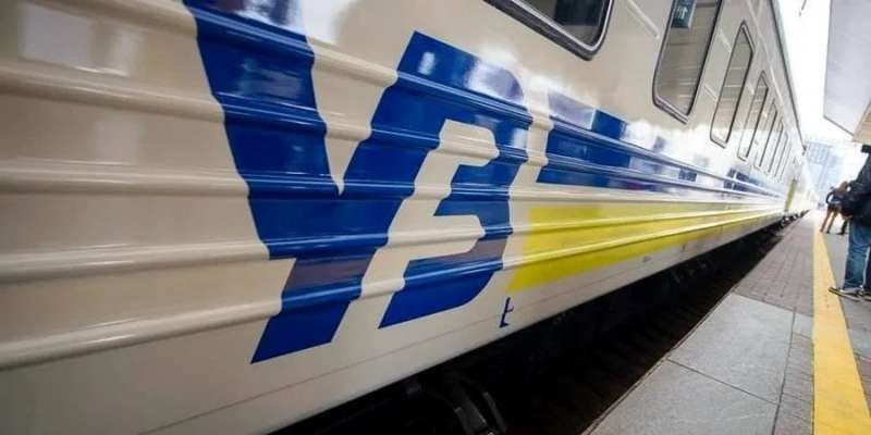 22 вагони і майже мільярд гривень. Укрзалізниця без конкурсу уклала контракт із Крюківським вагонобудівним заводом