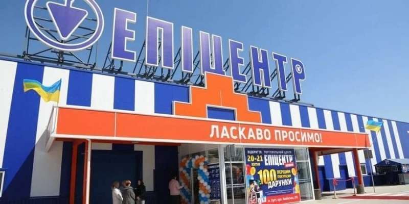 Доводиться замінювати жінками. В Епіцентрі розповіли про дефіцит персоналу — яких фахівців не вистачає
