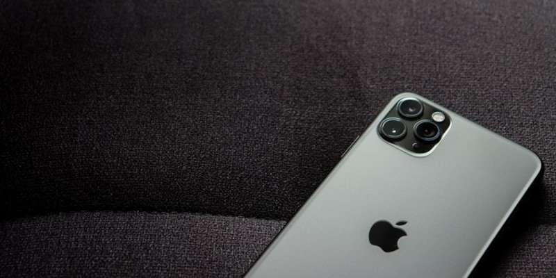 Не кіносюжет, а реальність. Apple визнала, що за користувачами iPhone стежать за допомогою push-повідомлень