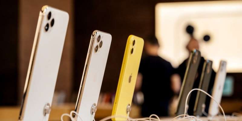 Підготовка триває. Apple, ймовірно, планує випустити iPhone з екраном, що згинається — ЗМІ