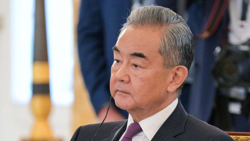 Китай будет помогать Сирии защищать суверенитет, заявил Ван И
