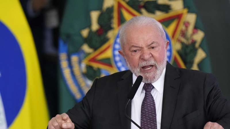 Президент Бразилии остается в отделении интенсивной терапии