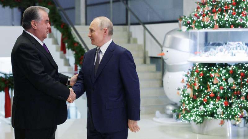 Путин пообещал наращивать обучение на русском языке в Таджикистане